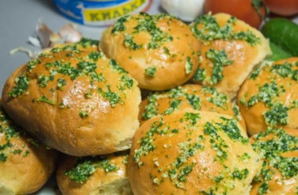 Чесночные пампушки к борщу за 20 минут в духовке