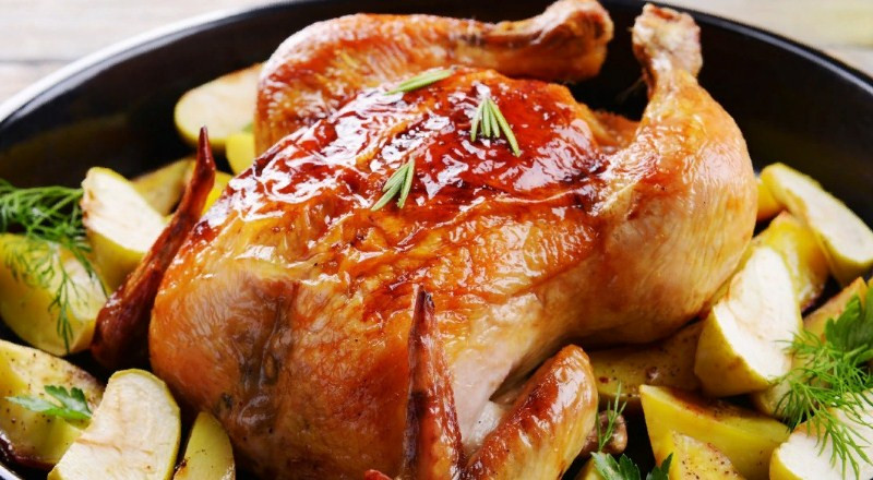 Курица в духовке целиком с хрустящей корочкой — 8 самых вкусных рецептов
