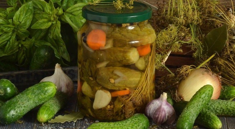 Хрустящие маринованные огурцы на зиму — ну очень вкусные рецепты в банках!