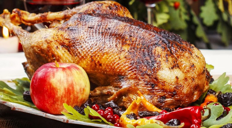 Гусь с яблоками запечённый в духовке целиком — 6 рецептов