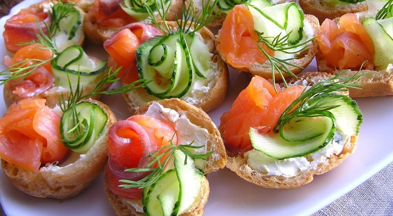 Бутерброды с красной рыбой — простые и вкусные рецепты на праздничный стол